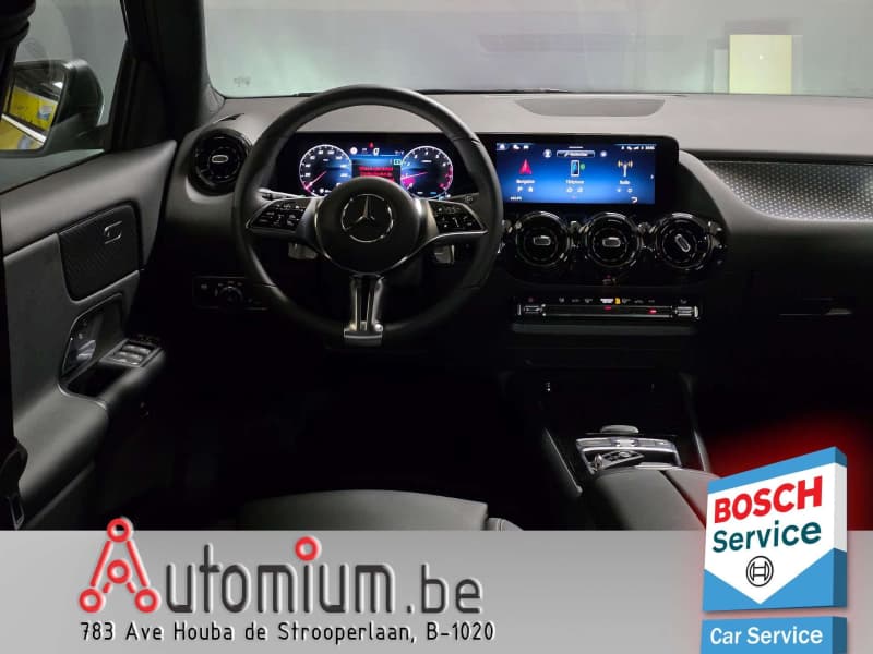 Mercedes-Benz GLA 180 16