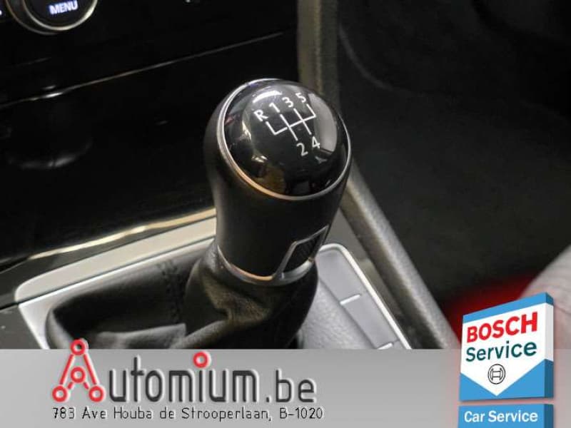 Volkswagen Golf 23