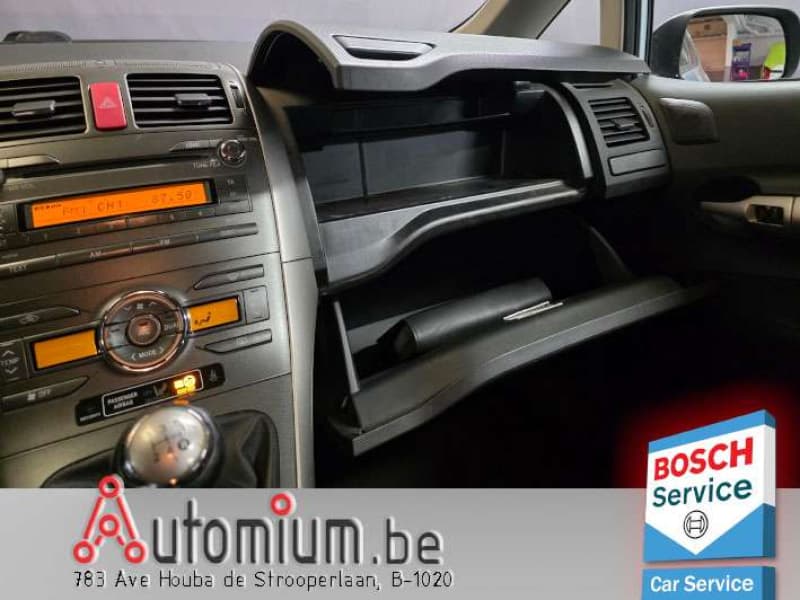Toyota Auris 12